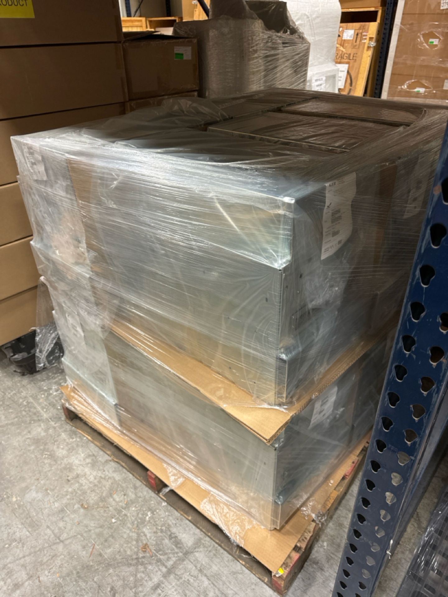 Contents of Center Pallet Racking - Image 21 of 68