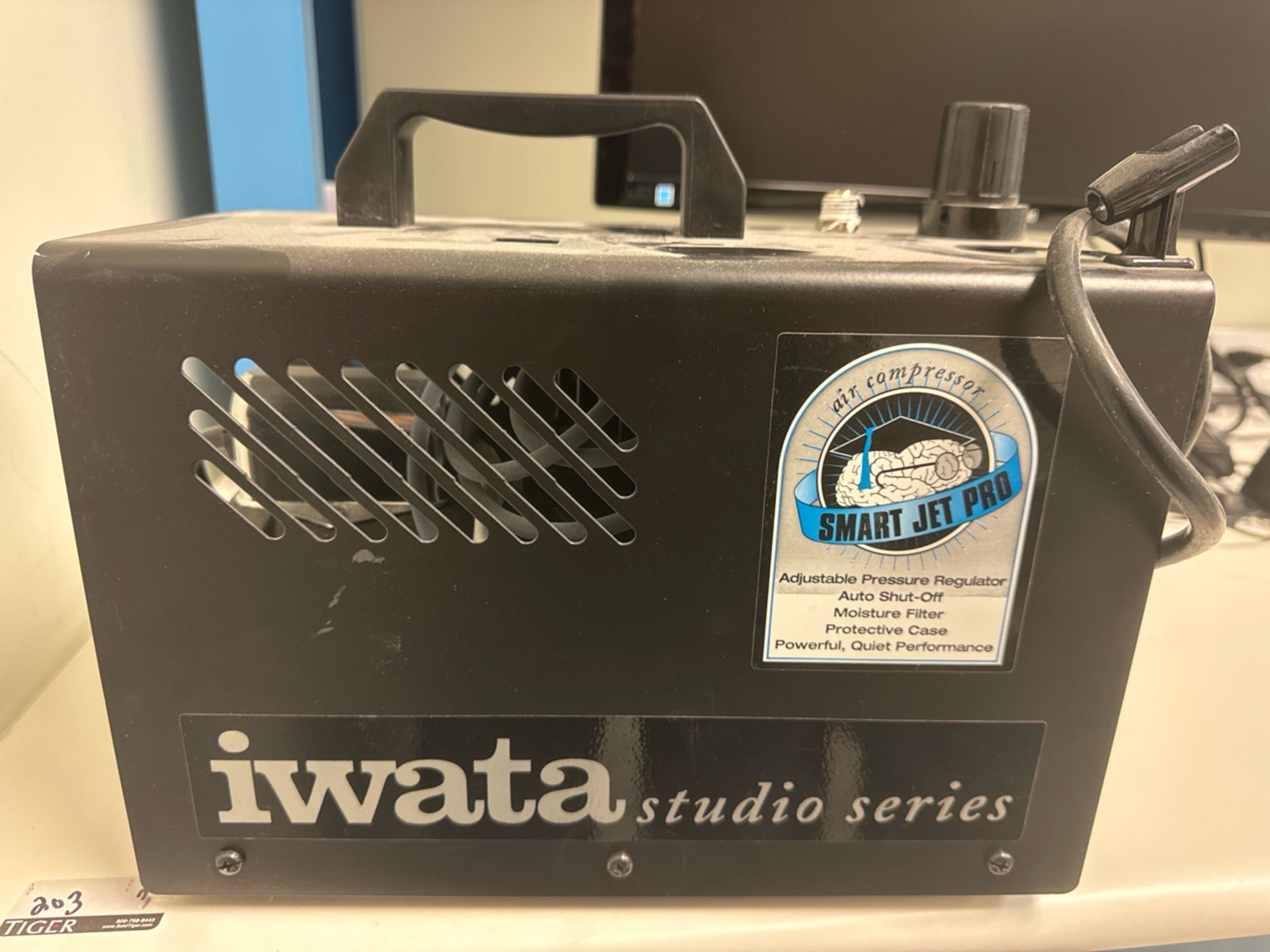 Iwata Air Compressor - Image 2 of 5