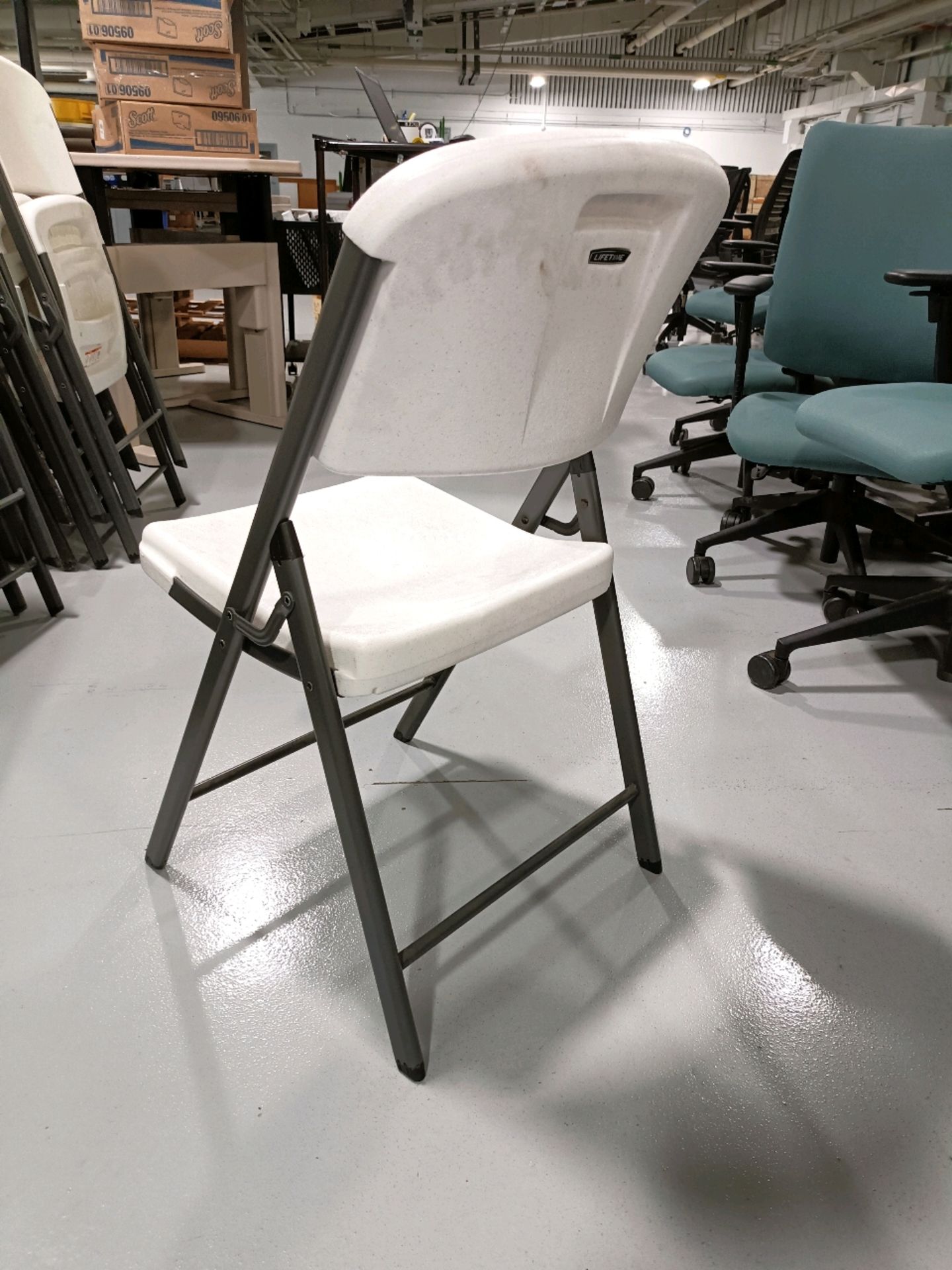 HD White Plastic Folding Chairs - Image 2 of 4