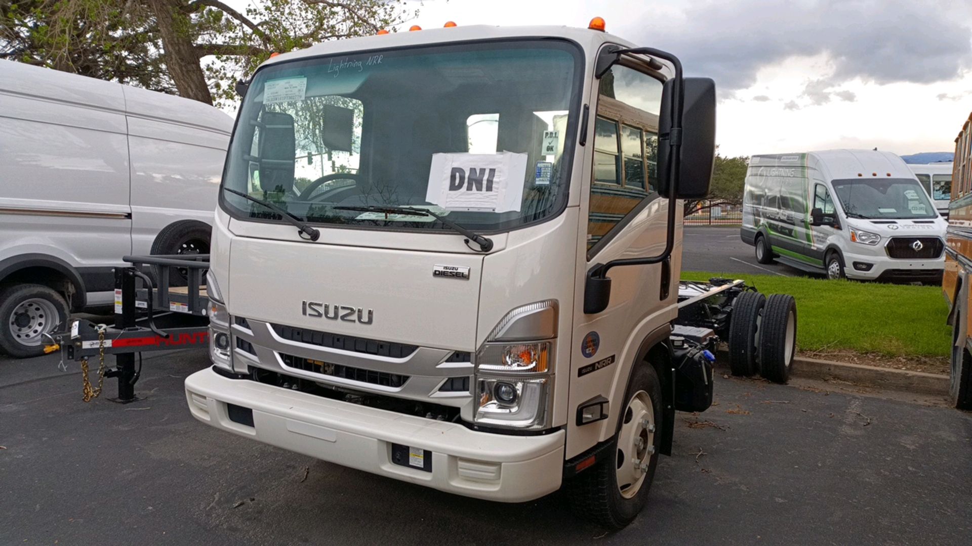 2023 Isuzu NRR - Image 3 of 8