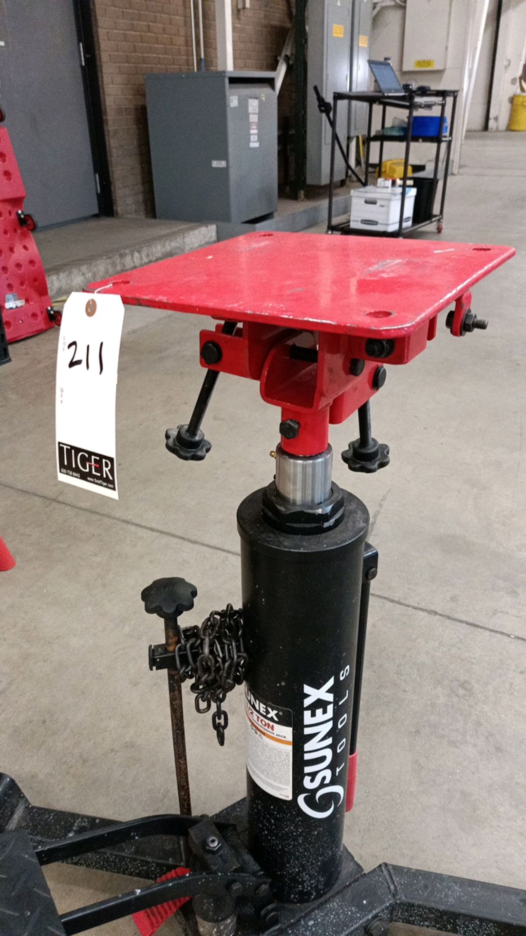 1/2 Ton Telescopic Tranny Jack - Image 3 of 4