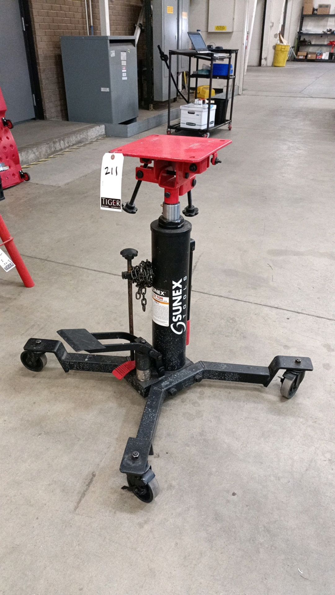 1/2 Ton Telescopic Tranny Jack - Image 2 of 4