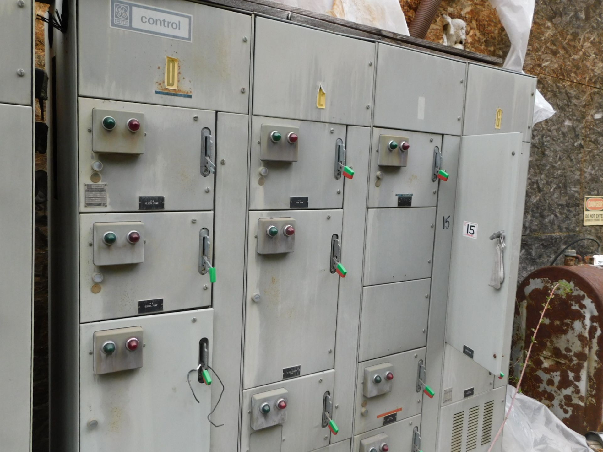 GE 4 SECTION MCC, CR2000, 1000AMP HOR., 300AMP VERT., (13) SWITCHES