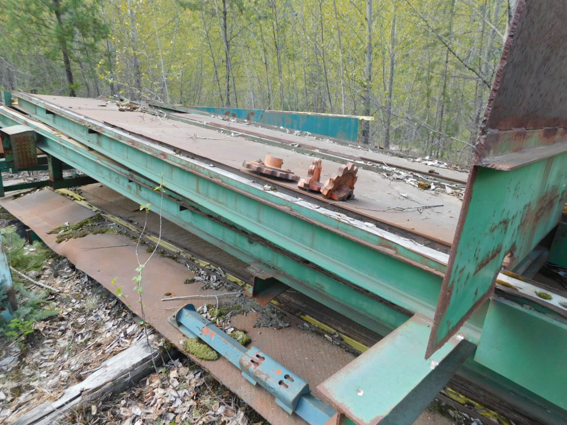 LOT OF ASST TRANSFER DECKS, 12' X 21' 6 STRAND UHMW LINES & SPROCKETS, CONVEYOR TROUGHS, COVEYOR - Image 4 of 10