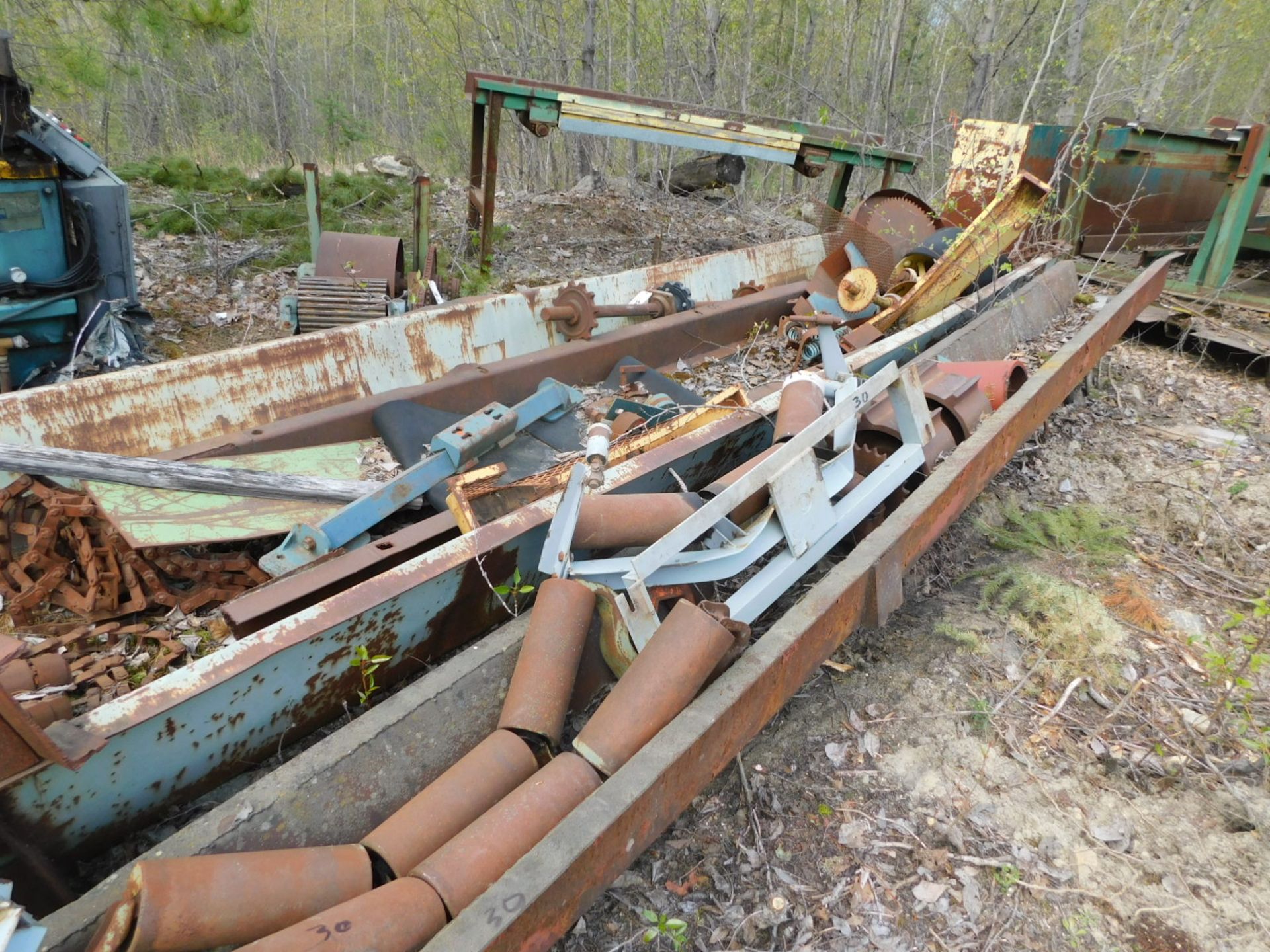 LOT OF ASST TRANSFER DECKS, 12' X 21' 6 STRAND UHMW LINES & SPROCKETS, CONVEYOR TROUGHS, COVEYOR - Image 5 of 10