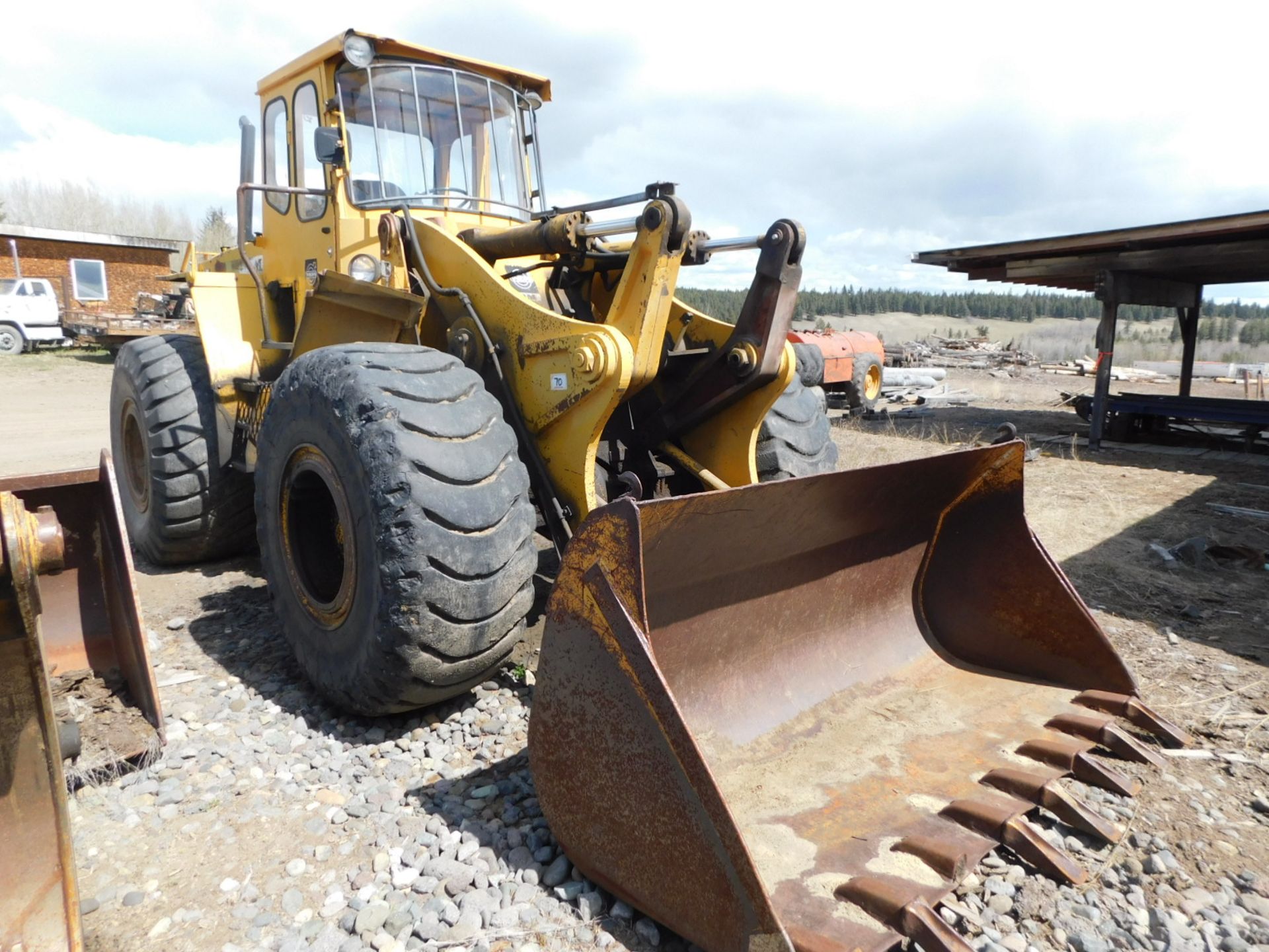 VOLVO BM LM1240 WHEEL LOADER, EROPS, METER SHOWS 1914 HOURS, 8' BUCKET W/ TEETH - 30% RUBBER (Must - Image 2 of 11