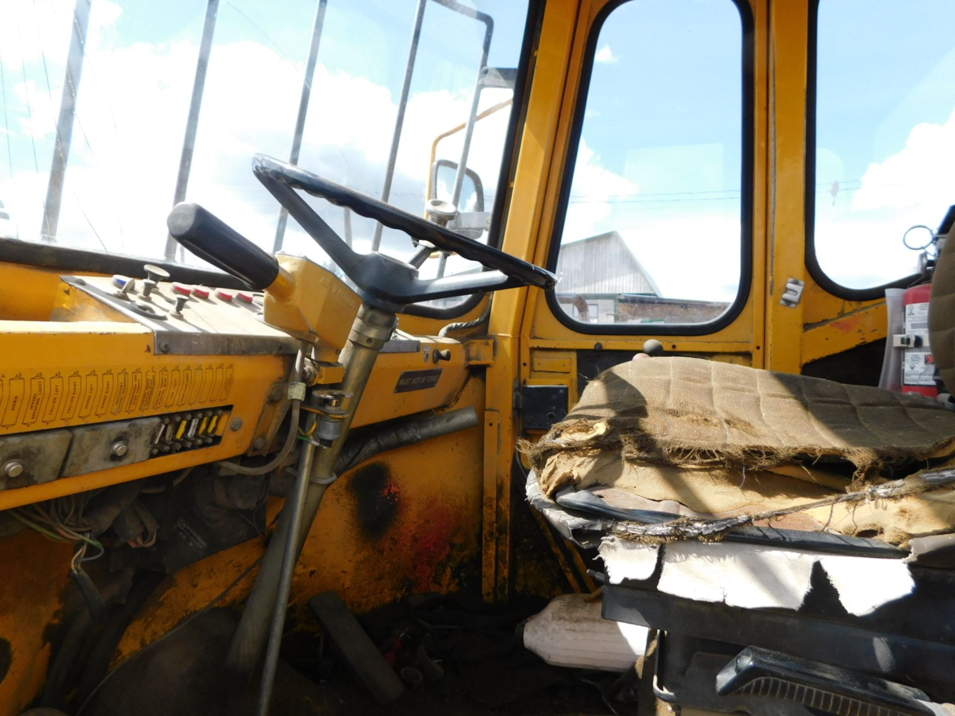 VOLVO BM LM1240 WHEEL LOADER, EROPS, METER SHOWS 1914 HOURS, 8' BUCKET W/ TEETH - 30% RUBBER (Must - Image 11 of 11