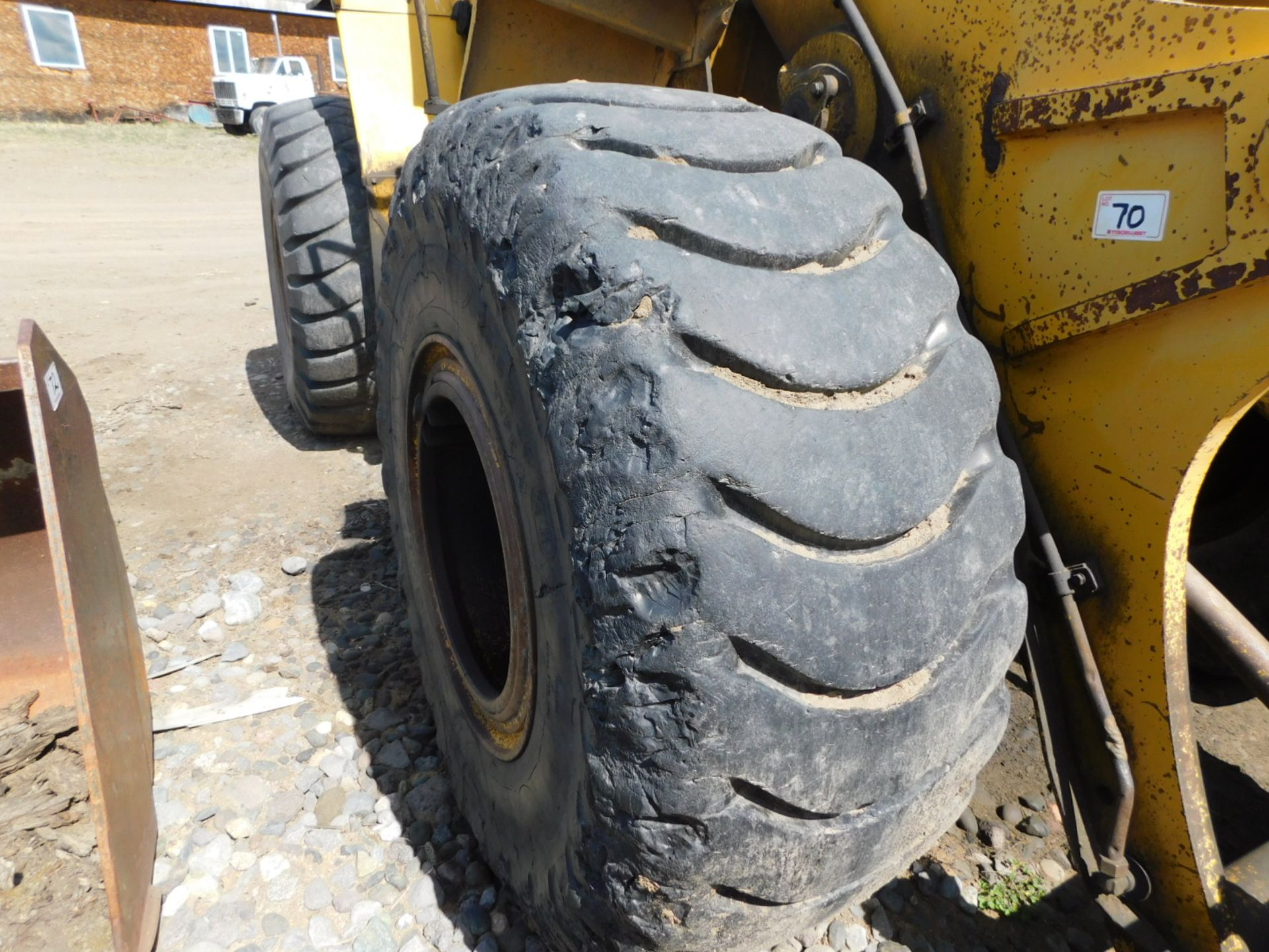 VOLVO BM LM1240 WHEEL LOADER, EROPS, METER SHOWS 1914 HOURS, 8' BUCKET W/ TEETH - 30% RUBBER (Must - Image 4 of 11