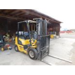 '11 HYUNDAI 25L - 7A 4200LB FORKLIFT, LPG, SIDESHIFT, 185" TRIPLE MAST, PNEUMATIC SOLIDS, S/N