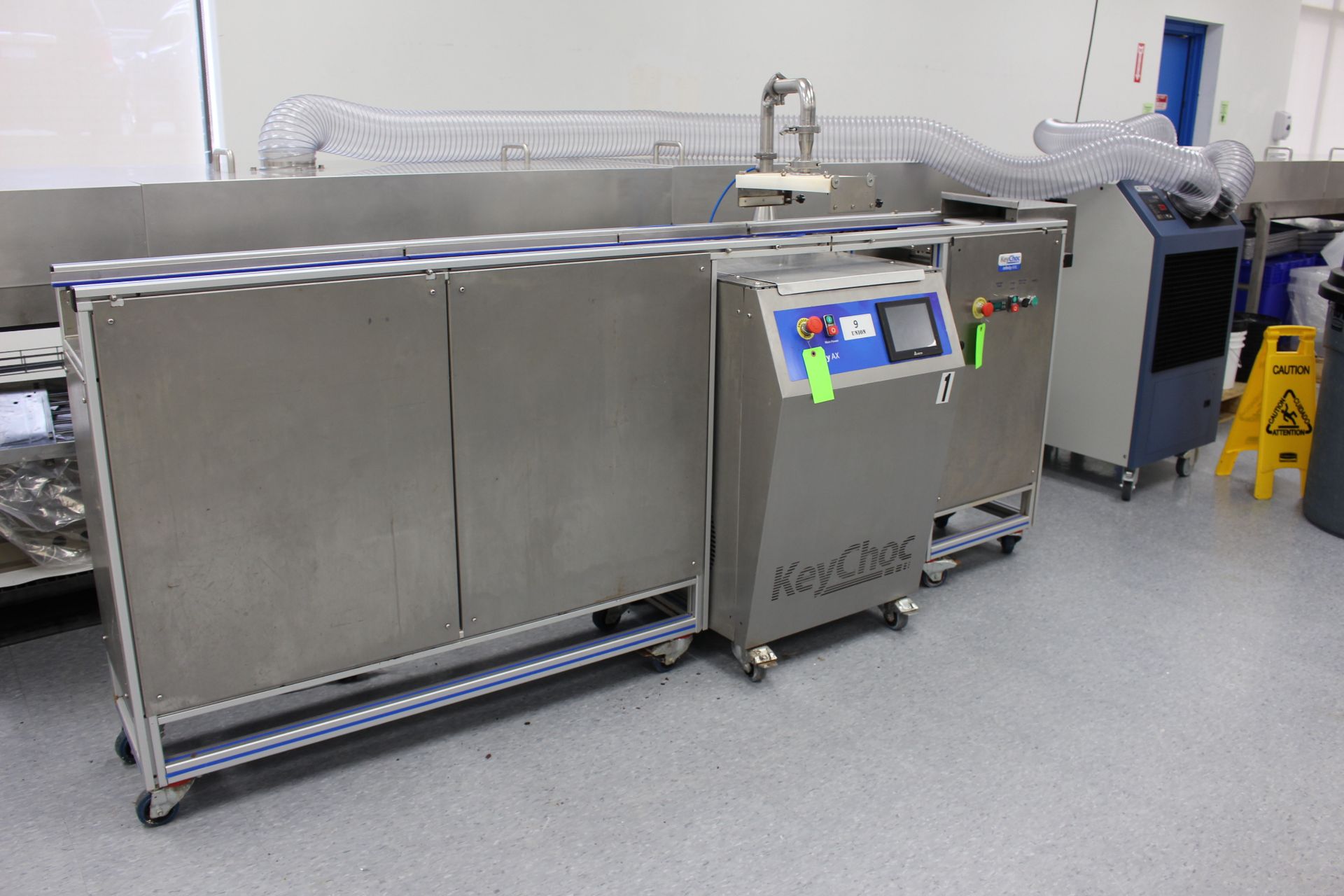 Keychoc Infinity AML Molding line with mold feeder, depositing head and vibrator. Tempering
