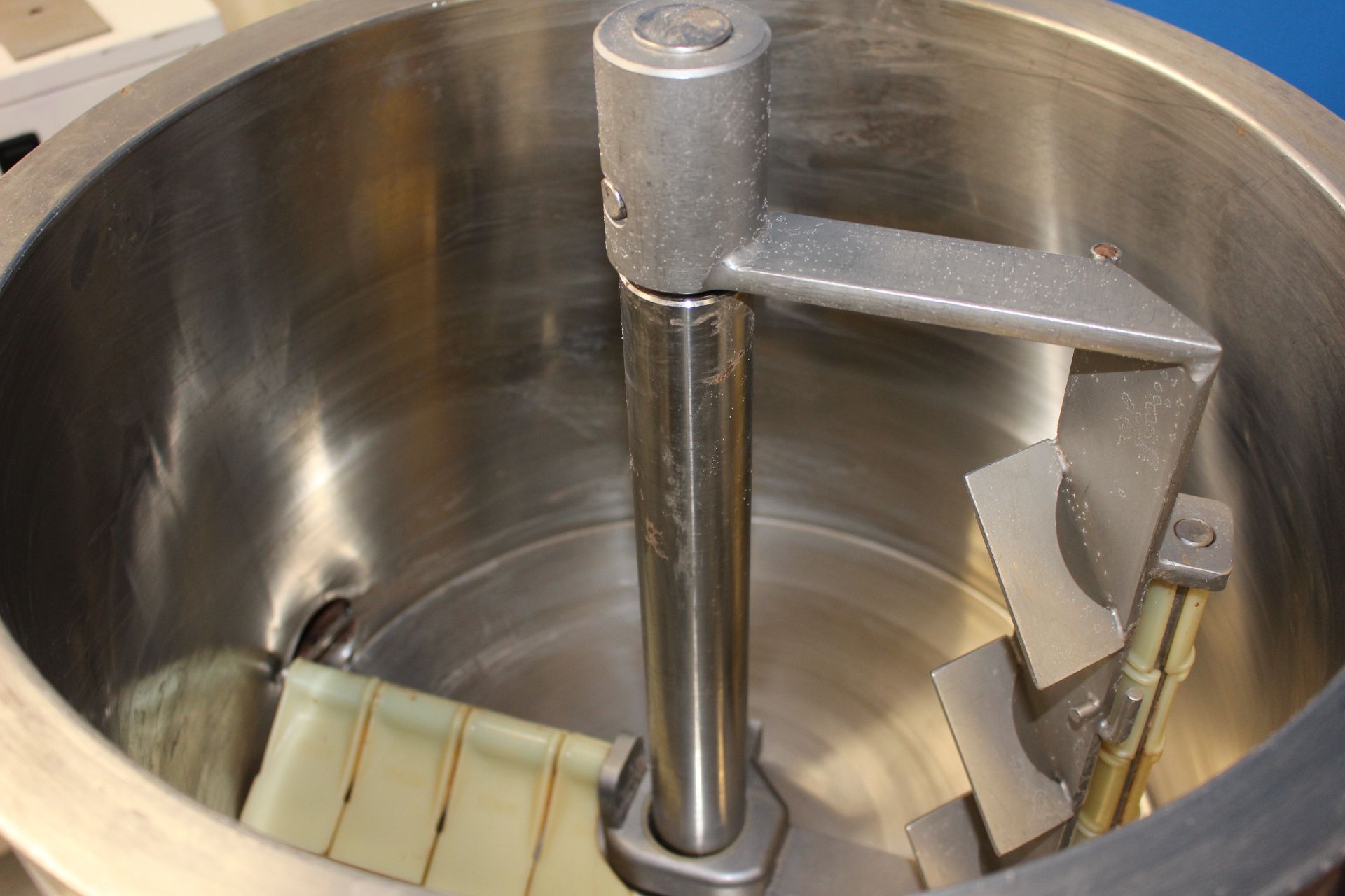 Savage 125 Stainless Steel water jacketed and agitated Chocolate Melter on wheels, electric - Image 3 of 4