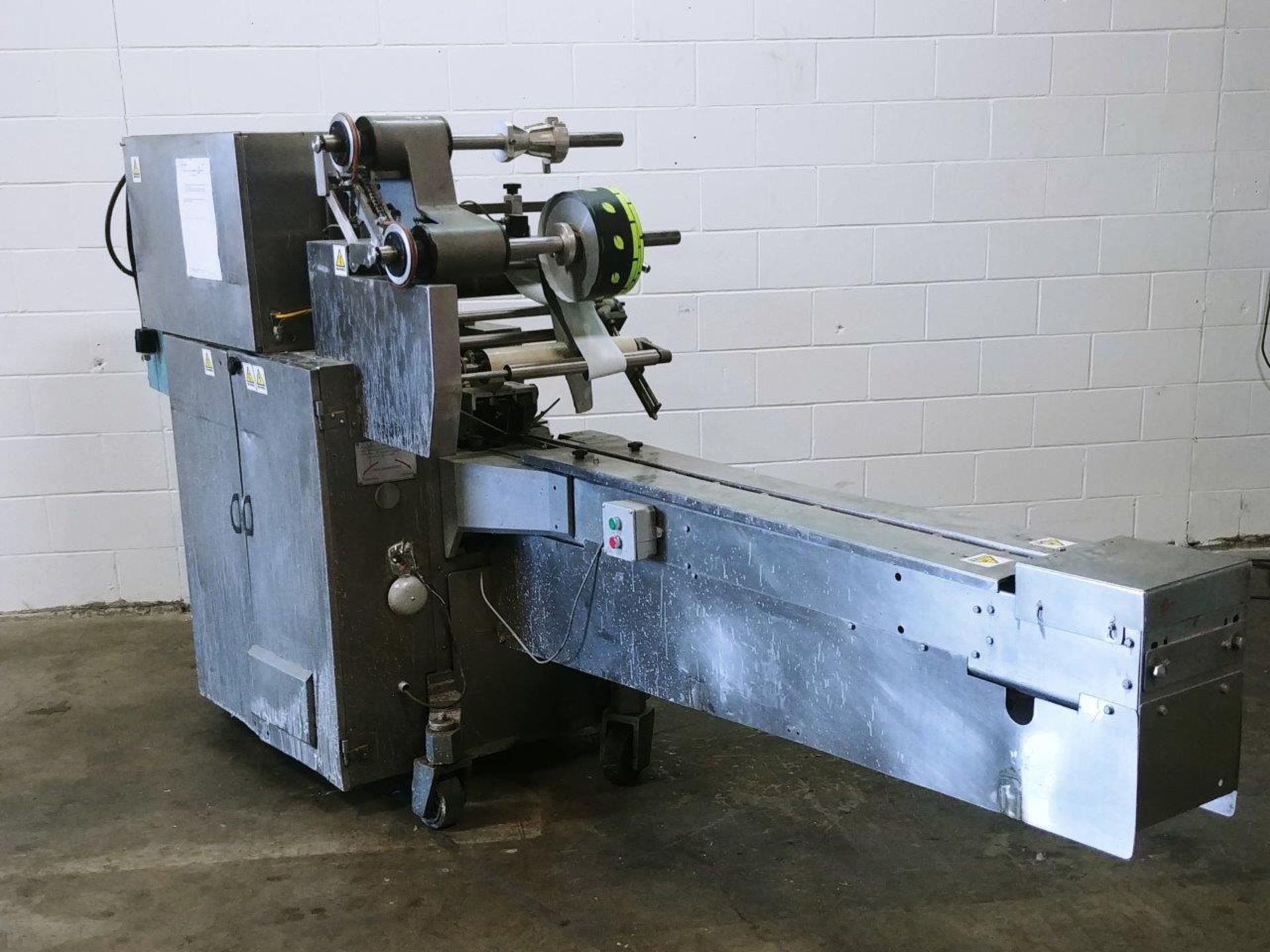 Formost Fuji FW340 HFFS Flow Wrapper -Two-Up sealing jaws, Film registration. Infeed conveyor: 64?
