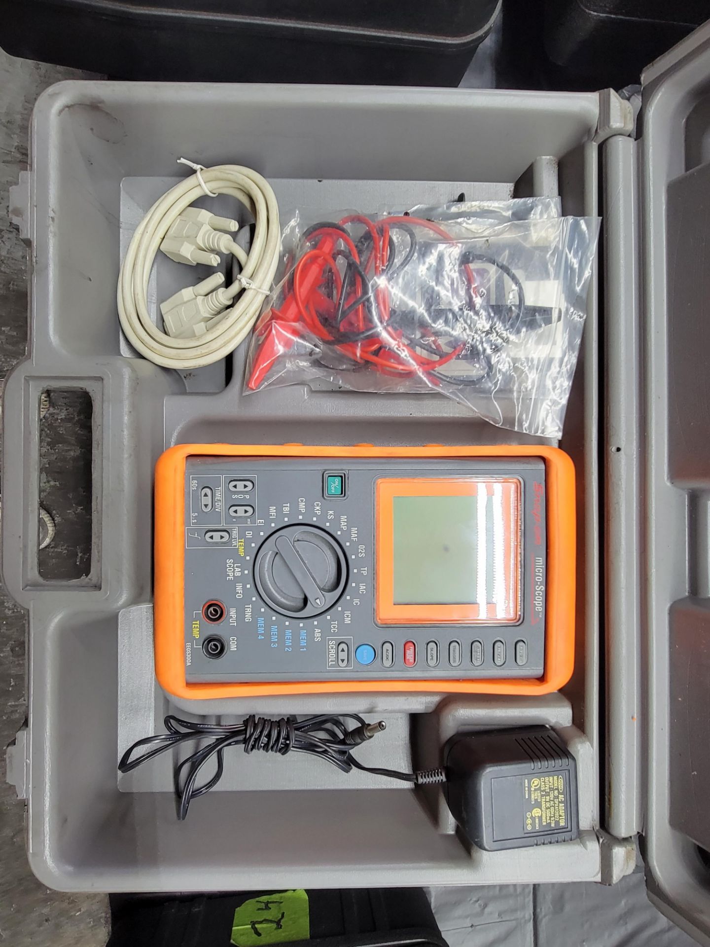 SNAP ON MICRO-SCOPE EEO8300A OSCILLOSCOPE AUTOMOTI - Image 2 of 4