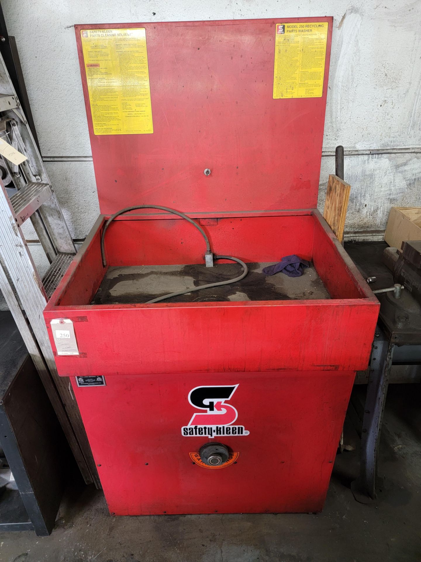 SAFETY KLEEN PART WASHER MODEL 250