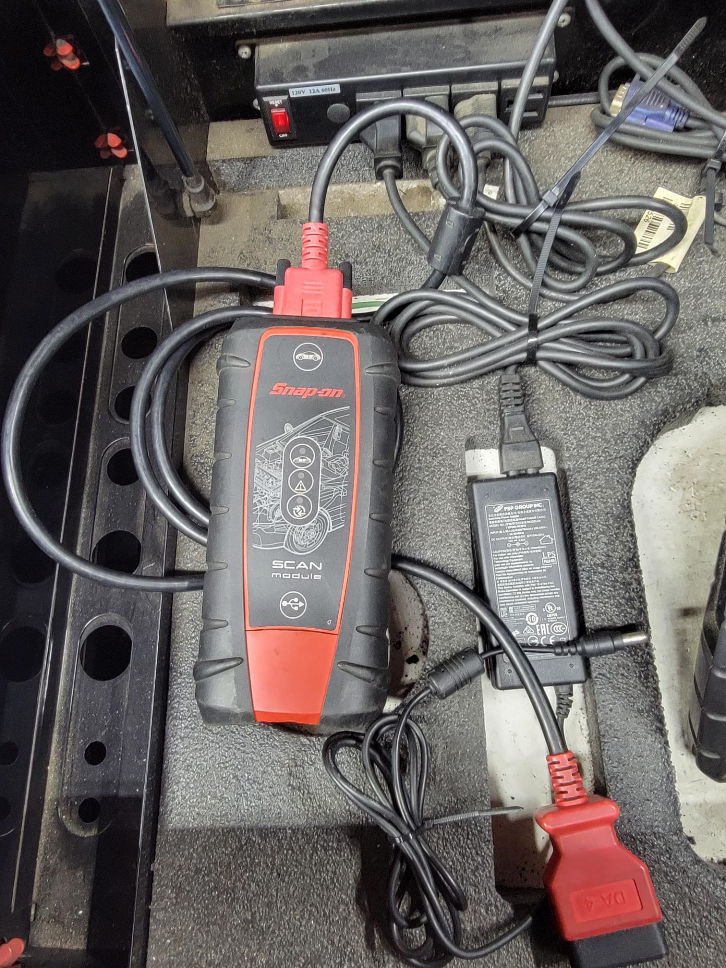 SNAP ON VERSUS EDGE M4 DIAGNOSTIC TOOL & TOOLBOX \ - Image 6 of 10