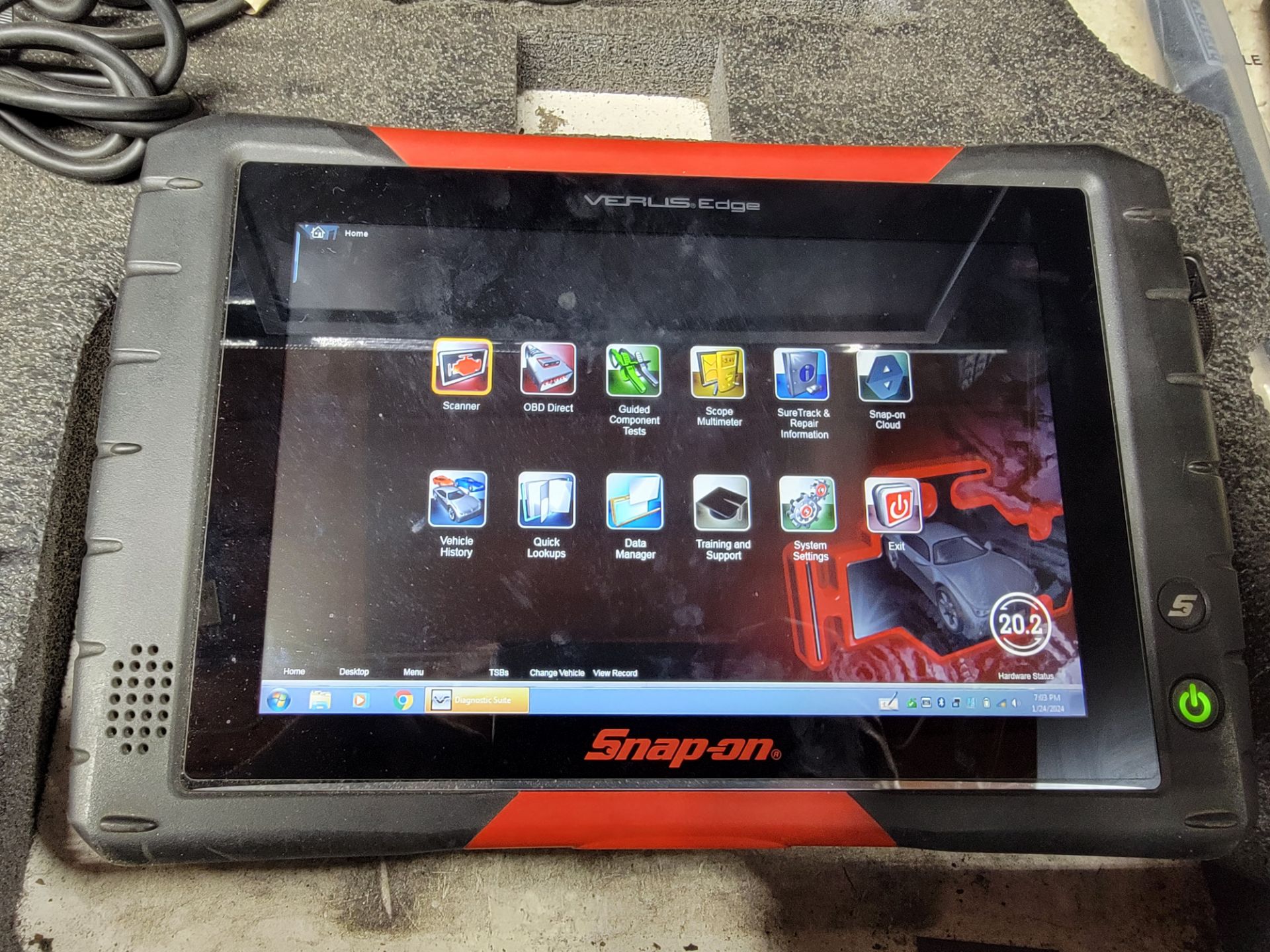 SNAP ON VERSUS EDGE M4 DIAGNOSTIC TOOL & TOOLBOX \