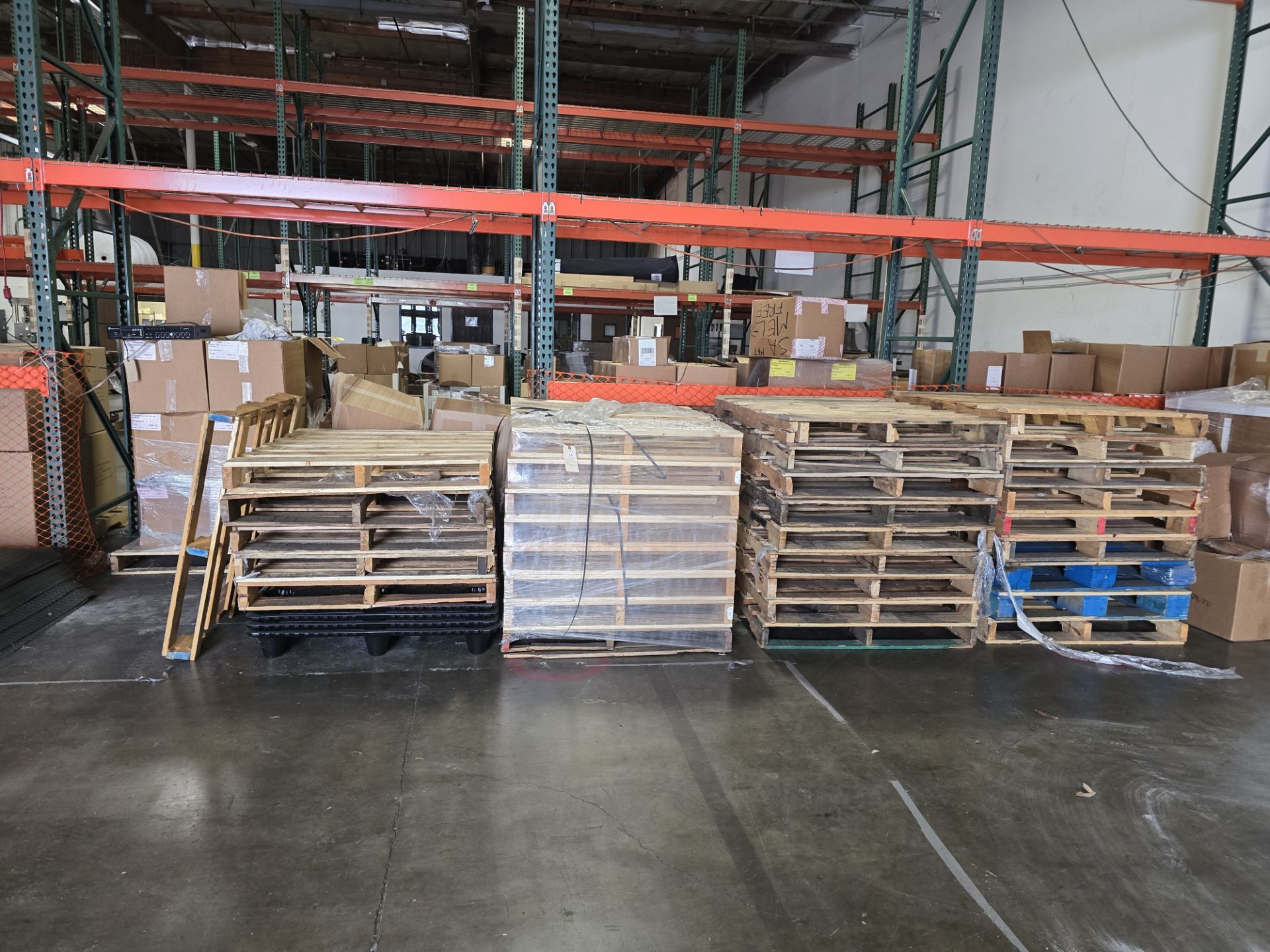 (35) PALLETS - Image 2 of 2