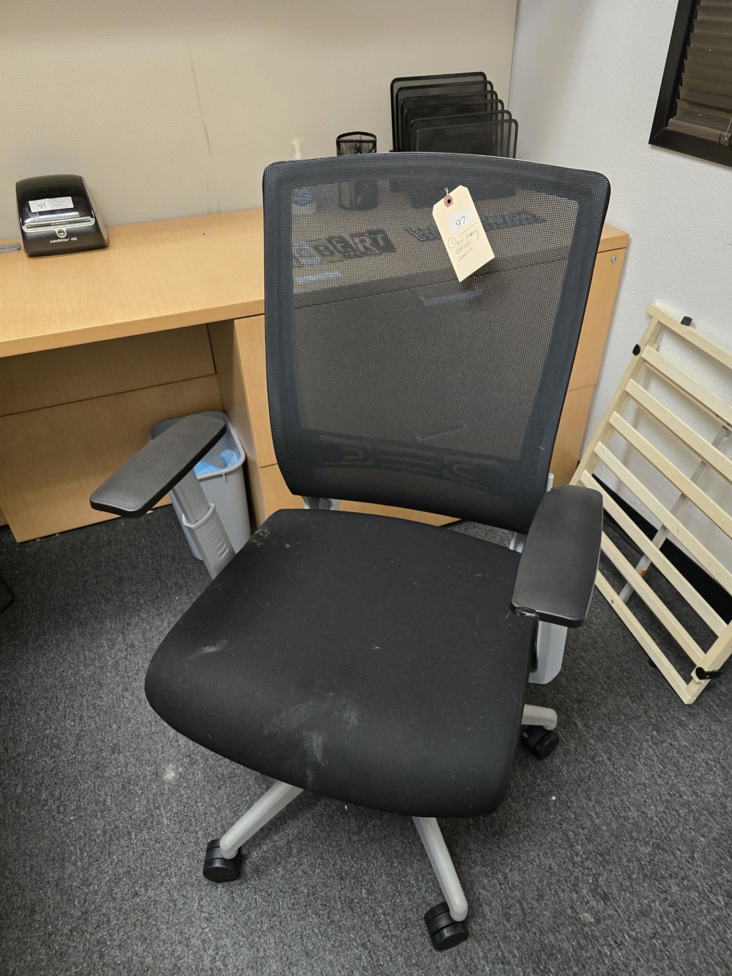 BLACK & GRAY OFFICE CHAIR