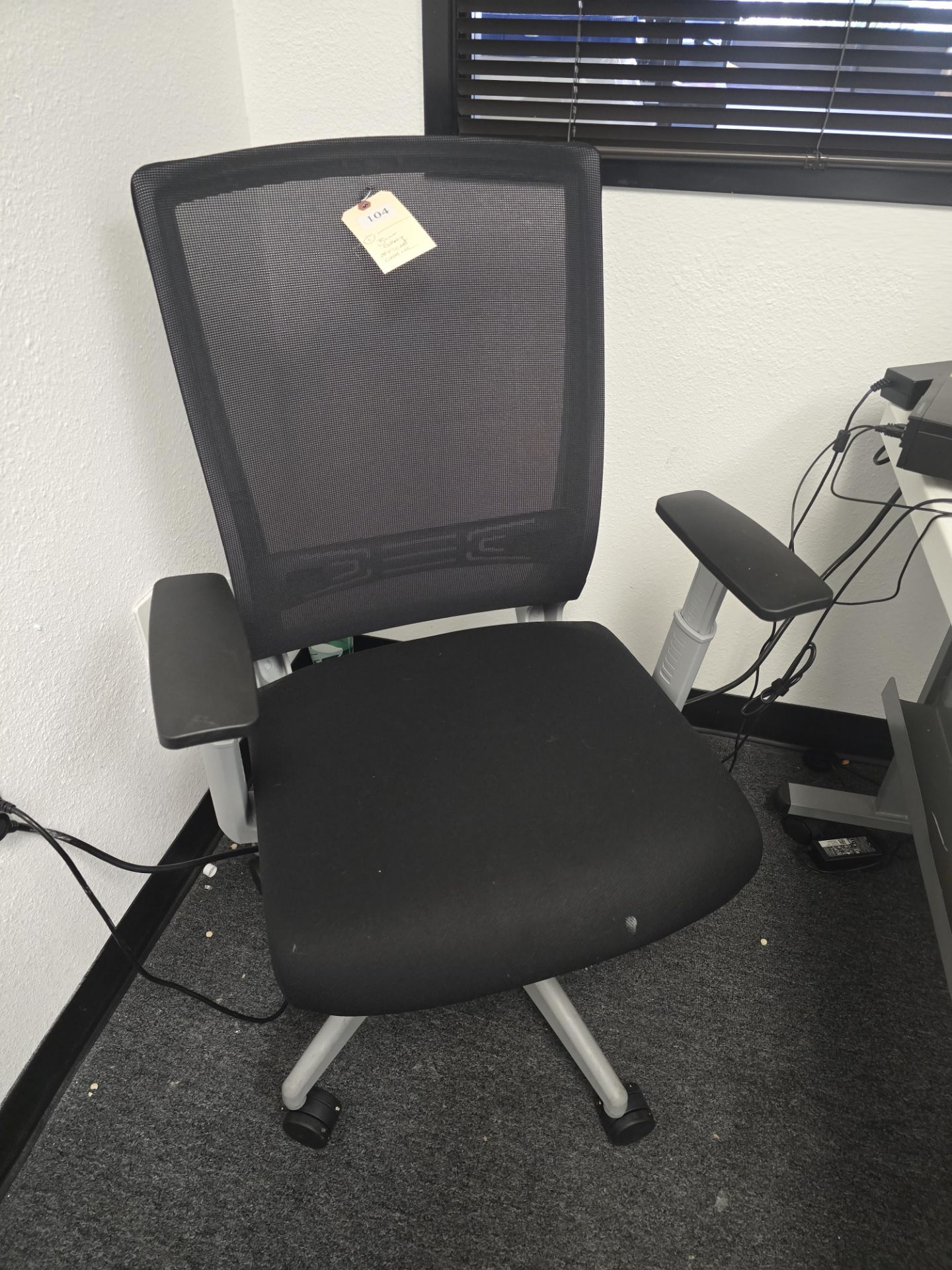 BLACK & GRAY OFFICE CHAIR