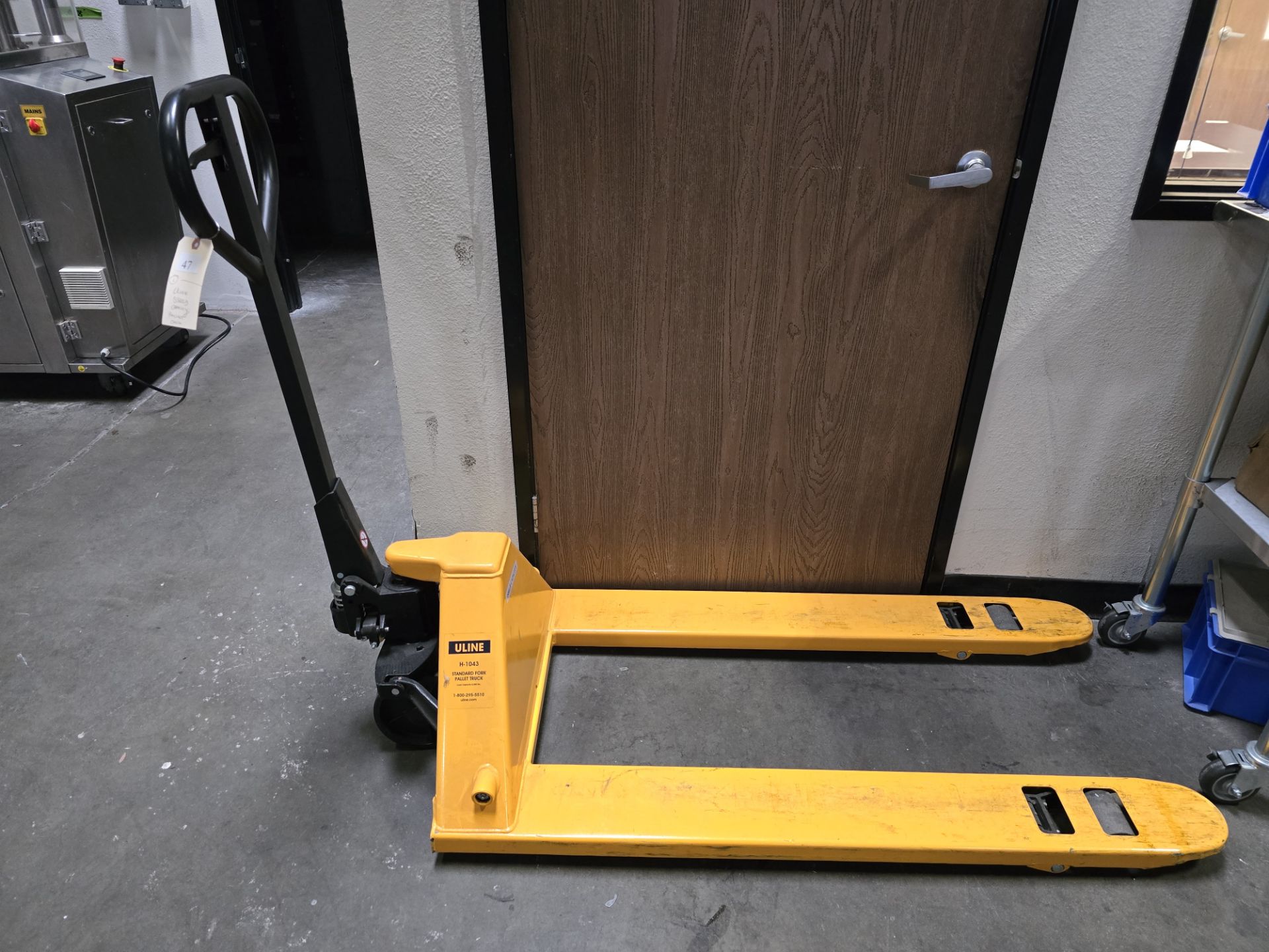 ULINE 5500LB CAPACITY PALLET JACK