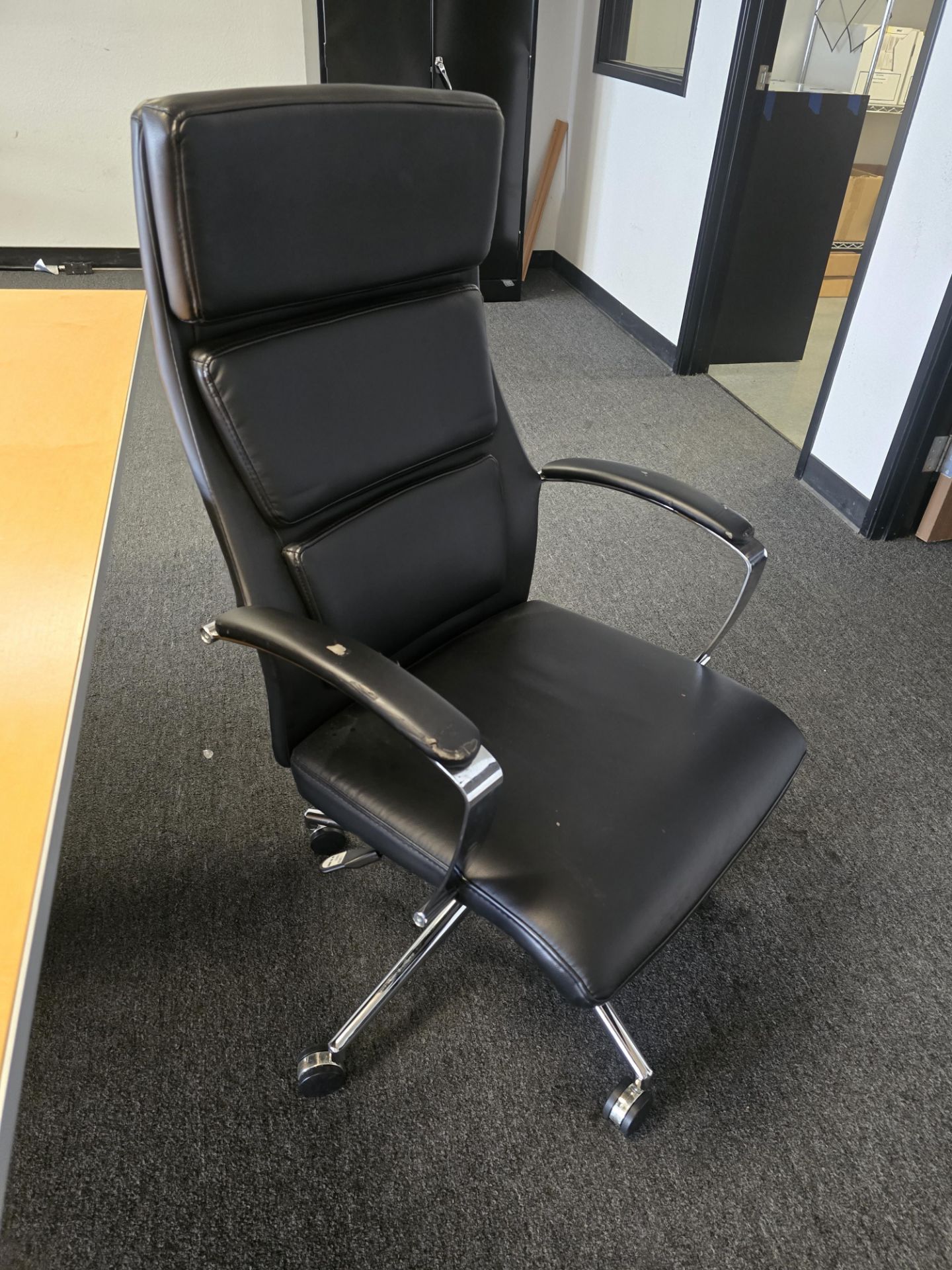 BLACK EXEC OFFICE CHAIRS - Image 2 of 2