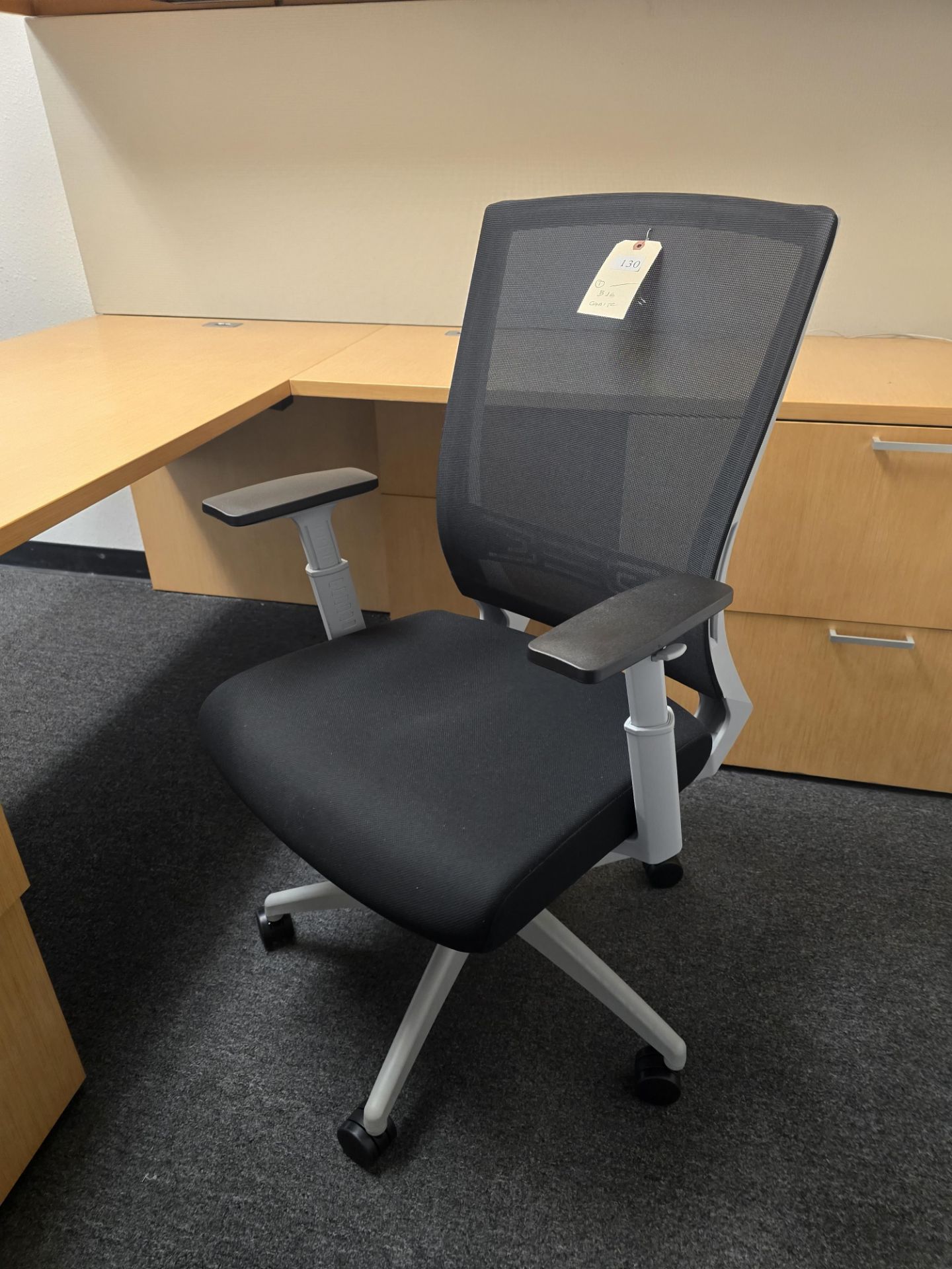 BLACK & GRAY OFFICE CHAIR