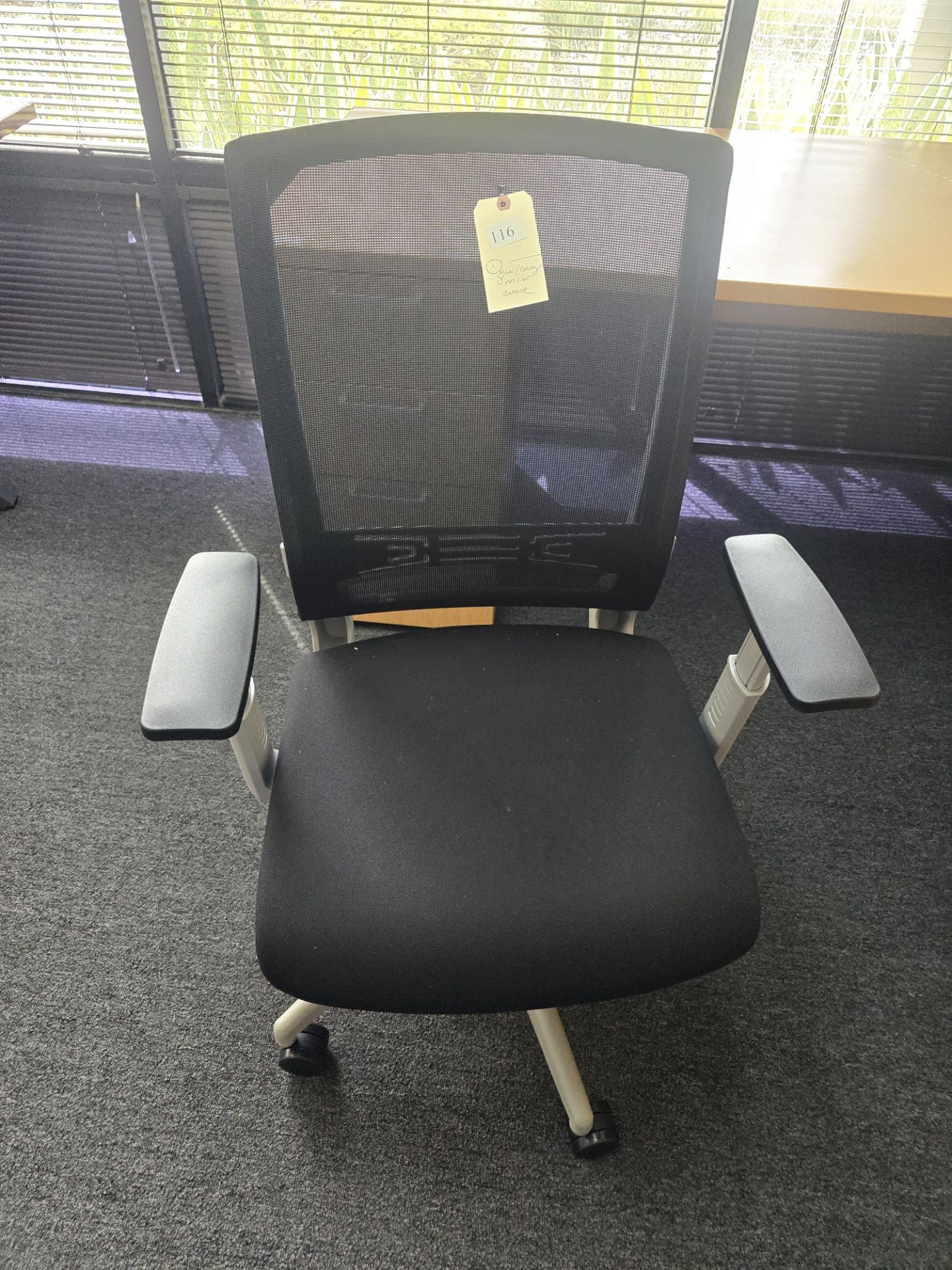 BLACK & GRAY OFFICE CHAIR