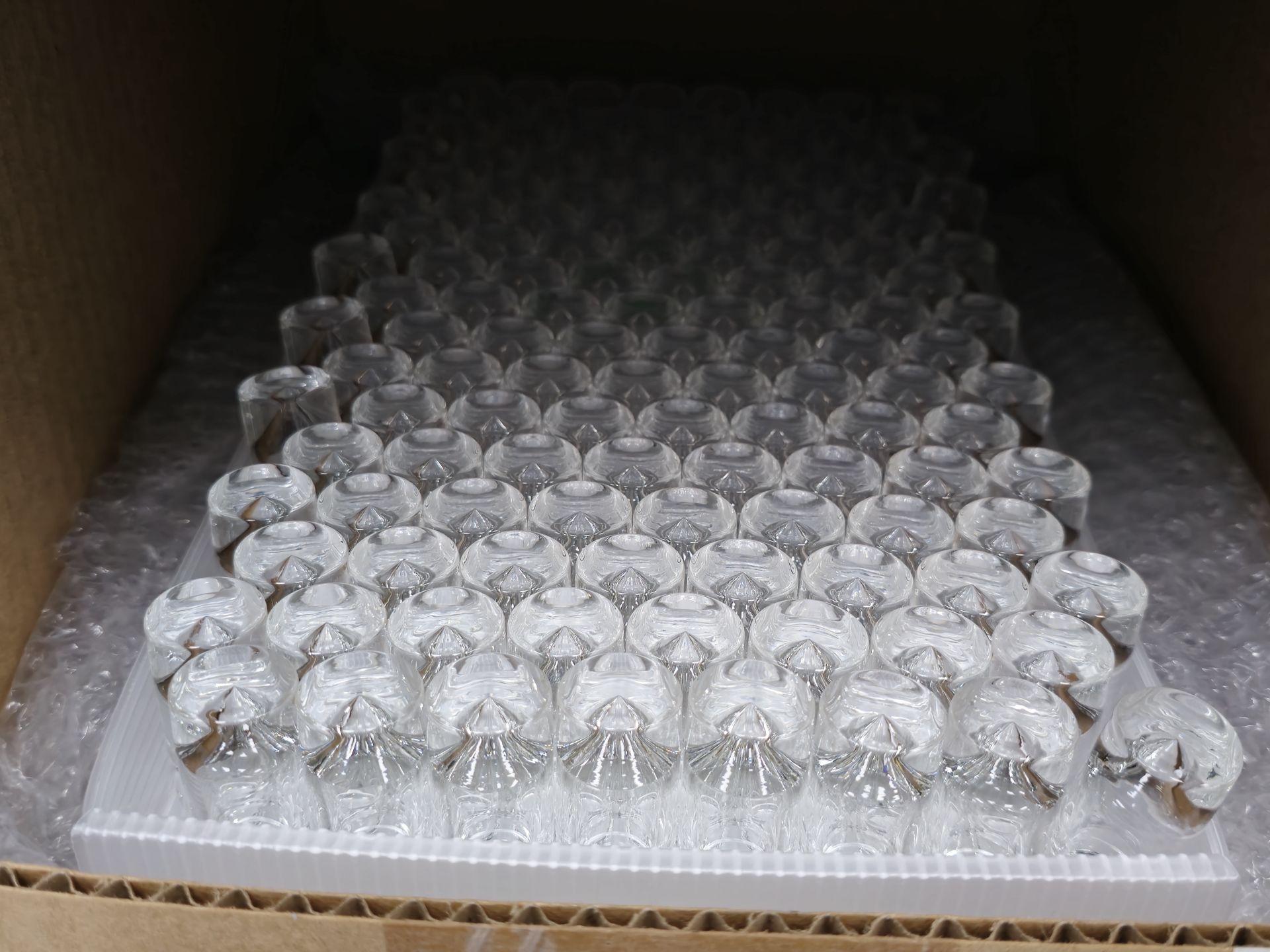 TRAYS OF 2M V-BOTTOM GLASS VIALS 12X