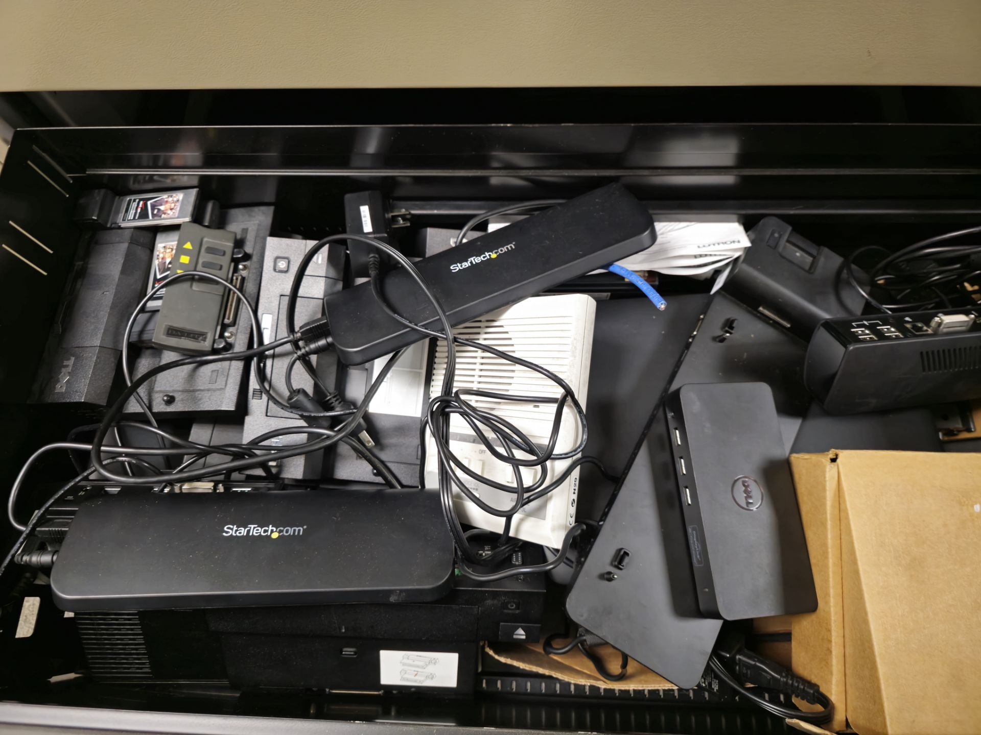 ASST ELECTRONICS IN ONE CABINET - Image 3 of 4