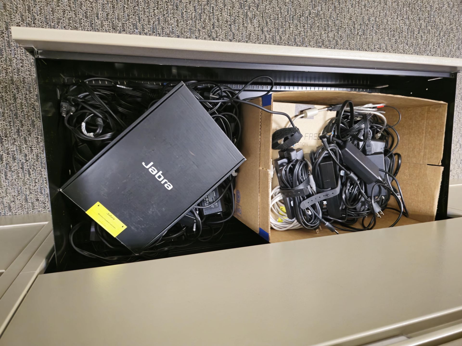 ASST SUPPLIES AND CABLES W/ ELECTRONICS IN ONE CAB - Image 4 of 5