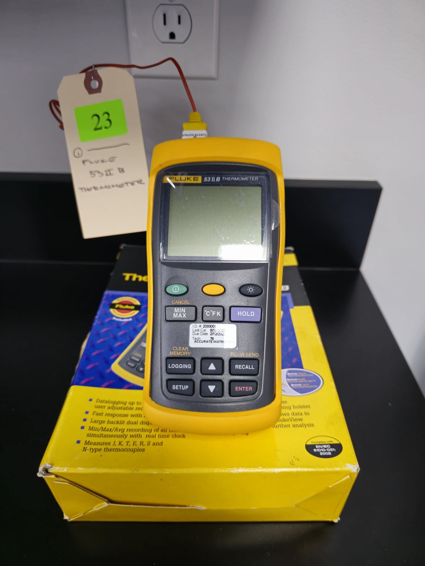 FLUKE 53ll B THERMOMETER