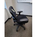 BLACK OFFICE CHAIR