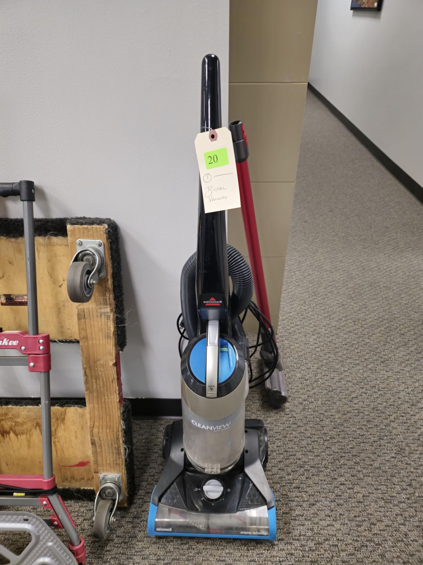 BISSEL VACUUM