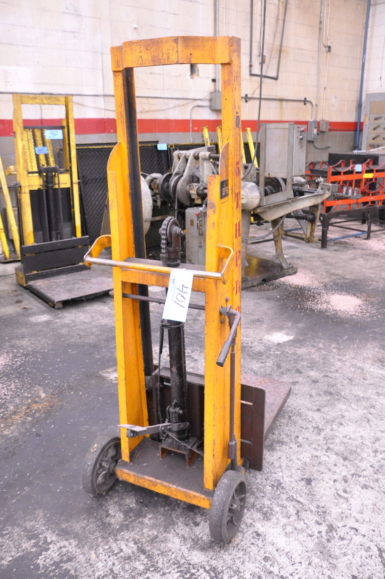 Big Joe Model 14P54, 1000-Lbs. Capacity Foot Operated Hydraulic Lift Cart - Image 2 of 3