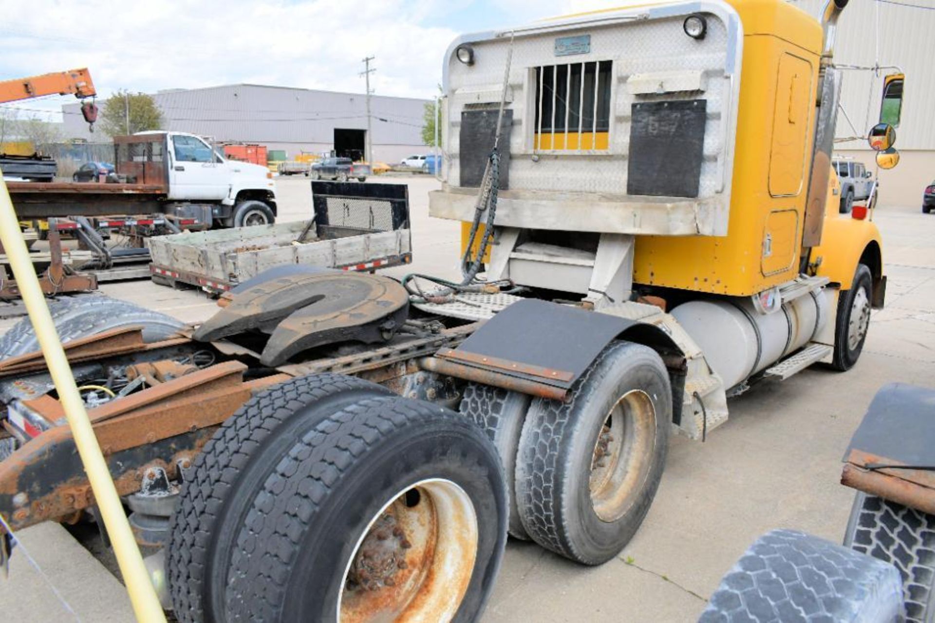 1992 Kenworth Model T800 Tandem Axle Semi-Tractor - Image 3 of 10