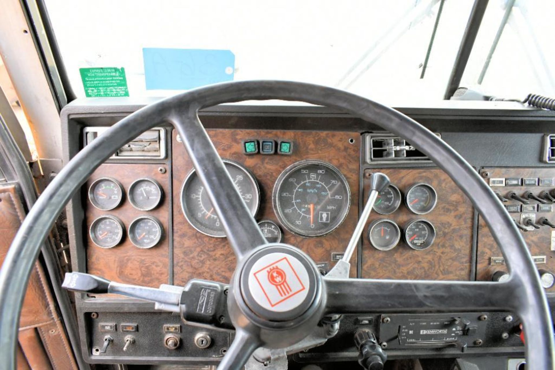 1987 Kenworth Model T800 Tandem Axle Semi-Tractor - Image 4 of 7