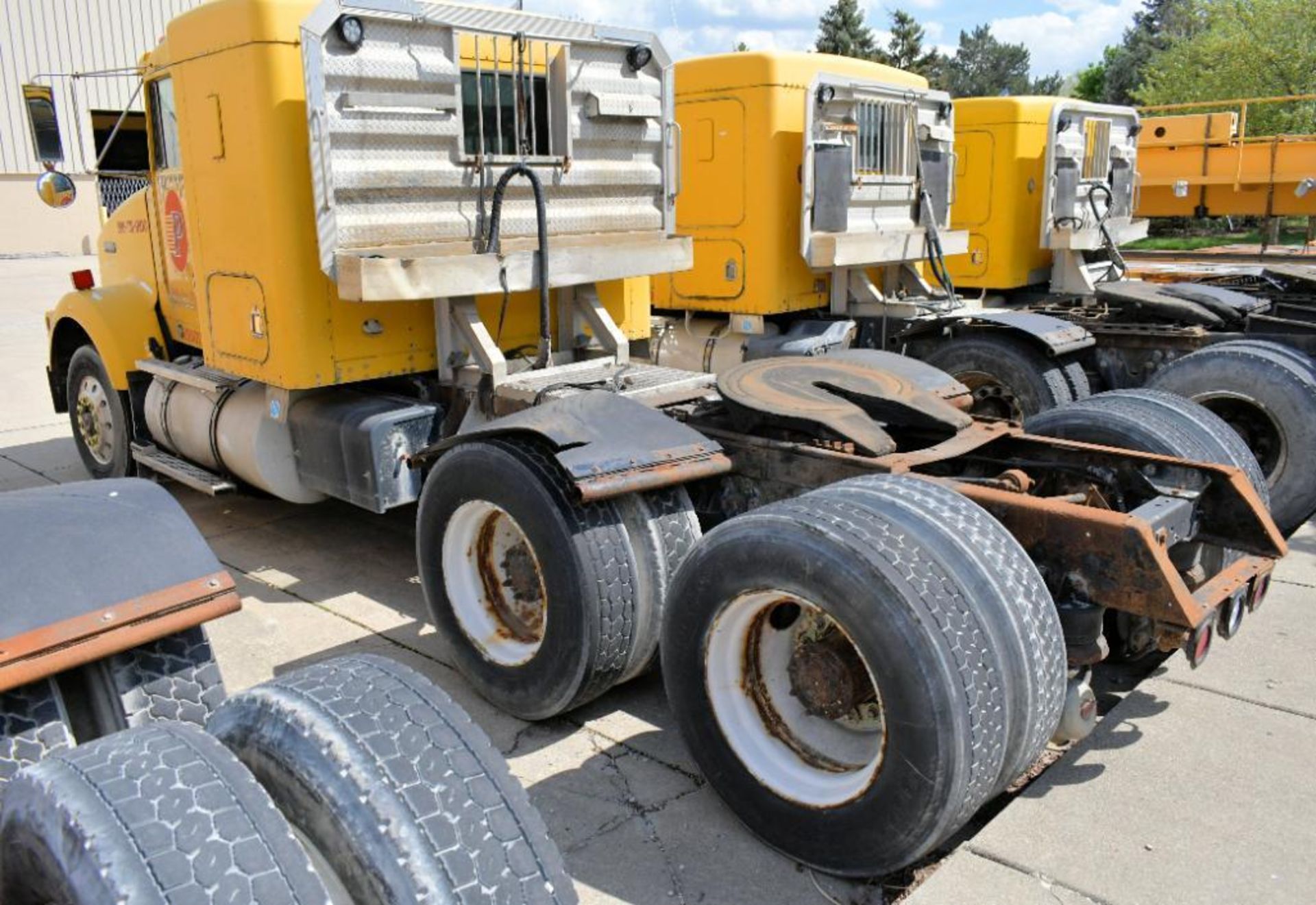 1988 Kenworth Model T800 Tandem Axle Semi-Tractor - Image 2 of 9