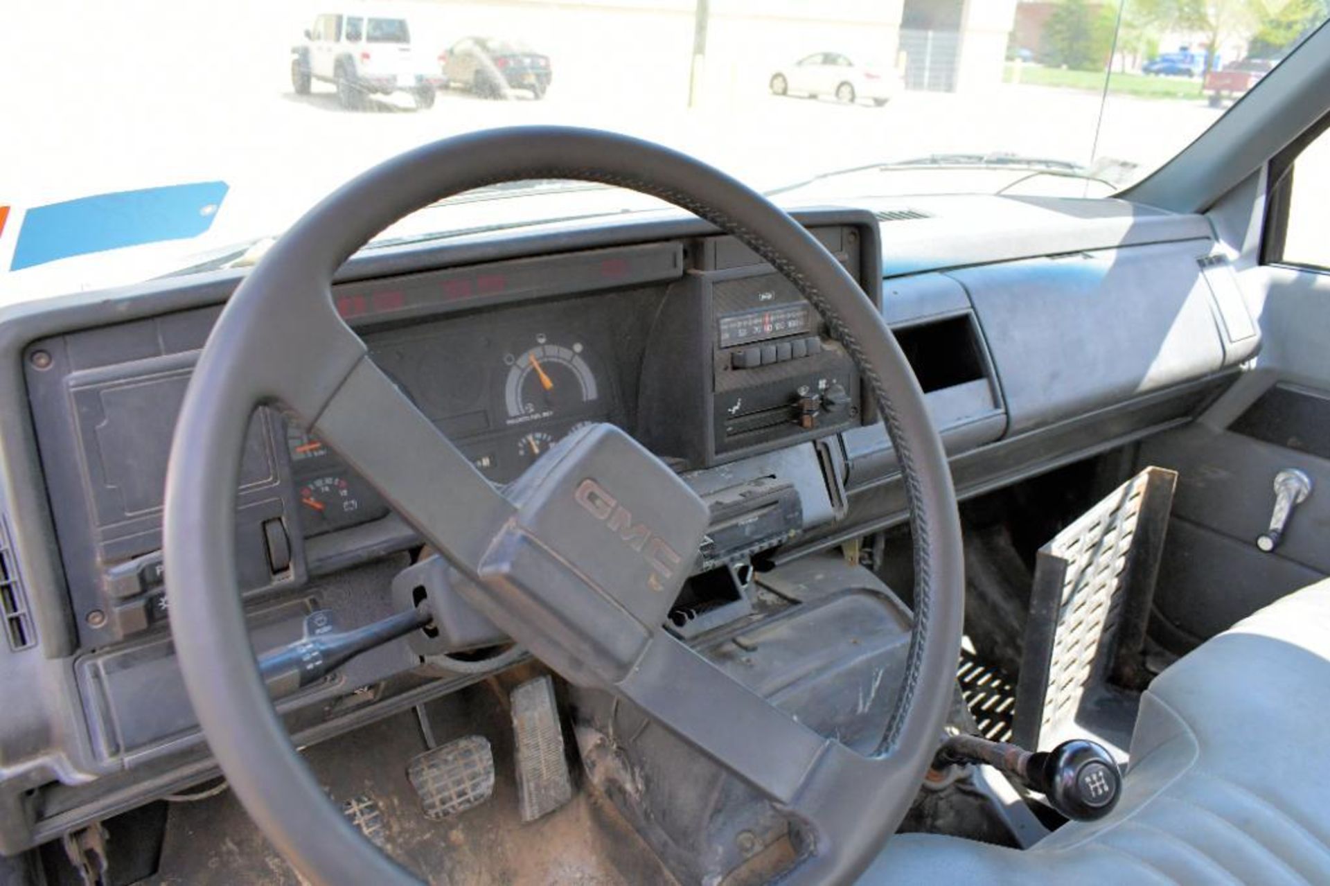 1990 GMC Topkick 8' x 20' Flat Bed Single Axle Dually Wheeled Stake Truck - Image 5 of 9