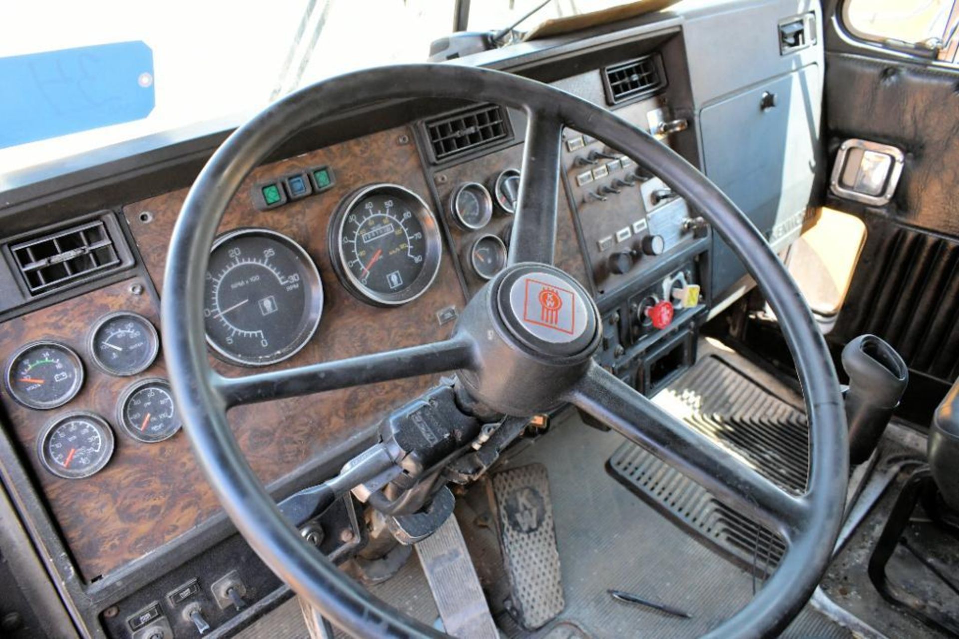 1988 Kenworth Model T800 Tandem Axle Semi-Tractor - Image 5 of 9