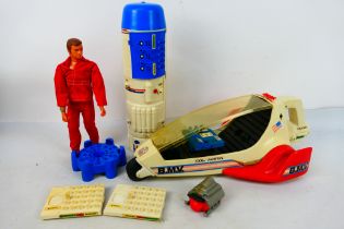Denys Fisher - Kenner - The Six Million Dollar Man - A collection of items including a Colonel