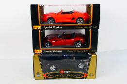Bburago - Maisto - 3 x boxed American cars in 1:18 scale, Chevrolet Corvette C5 # 3326,