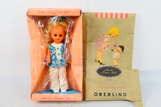 Puppen Spiele - A boxed vintage Puppen Spiele Oberlind vinyl doll.