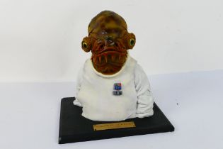 Illusive Concept Inc - Star Wars - A limited edition Admiral Ackbar bust number 277 of 10000 made