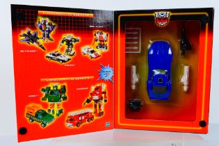 Hasbro - Transformers - A boxed 2003 Transformers Commemorative Series V Autobot Tracks # 80682.