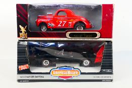Ertl - Yat Ming - 2 x boxed American cars in 1:18 scale,