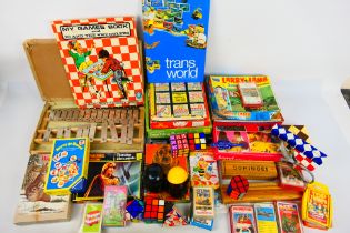 Waddingtons - Tomy - Parker Brothers - Other - A group of vintage children's games, jigsaws,