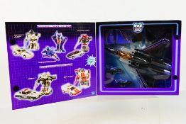Hasbro - Transformers - A boxed 2002 Transformers Commemorative Series IV Decepticon Skywarp #