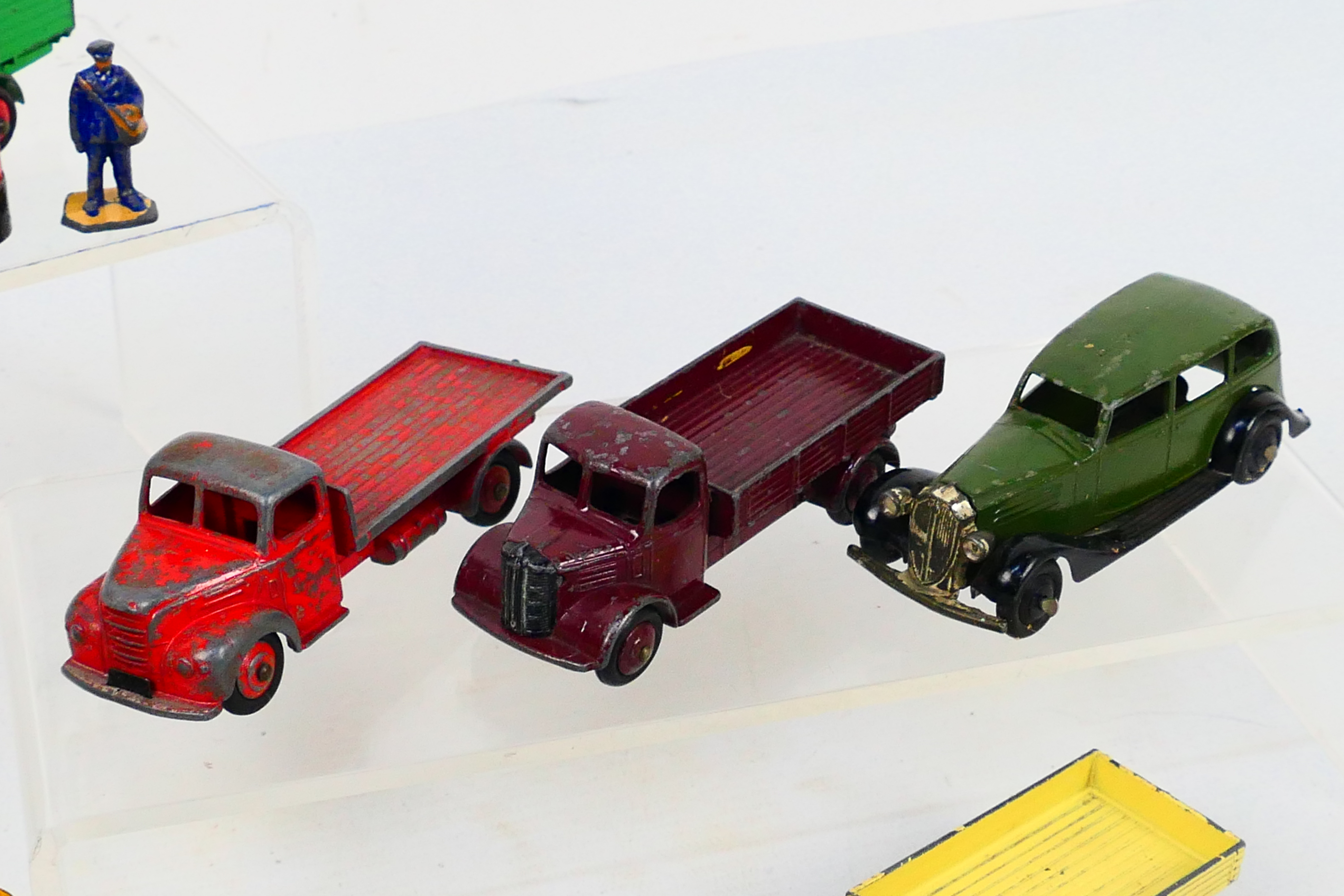 Dinky - A group of unboxed vehicles including Vauxhall saloon # 30d, Armstrong Siddeley # 38e, - Image 3 of 5