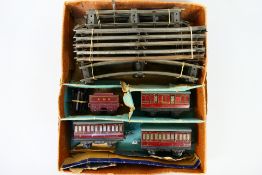 Hornby - A collection of O gauge items including track sections and clips,