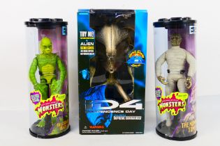 Independence Day - Universal Studios - Monsters - Hasbro - Trendmasters.